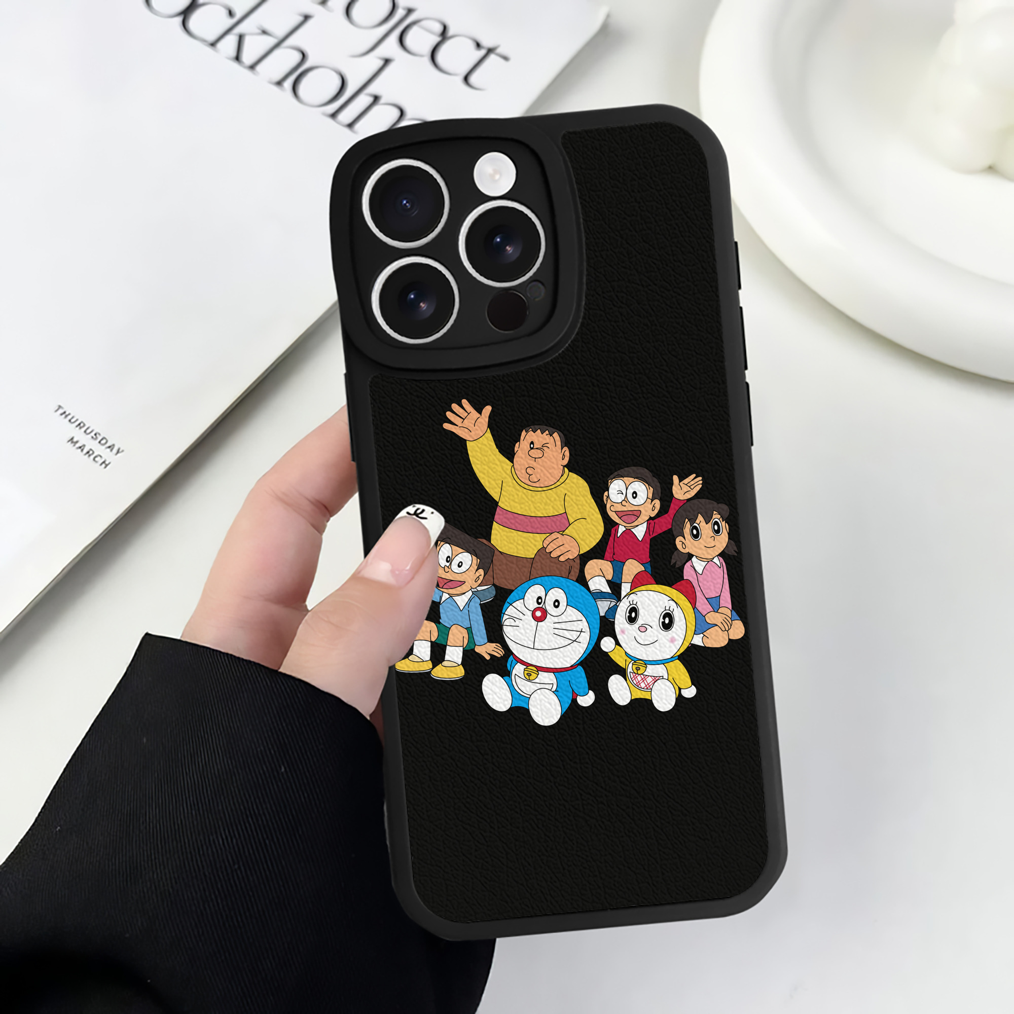 （画像用） ドラえもん 骨川 スネ夫 Doraemon Honekawa Suneo 【iPhone 16シリーズ対応】シリコンスマホケース（レザー調） 材質：シリコン